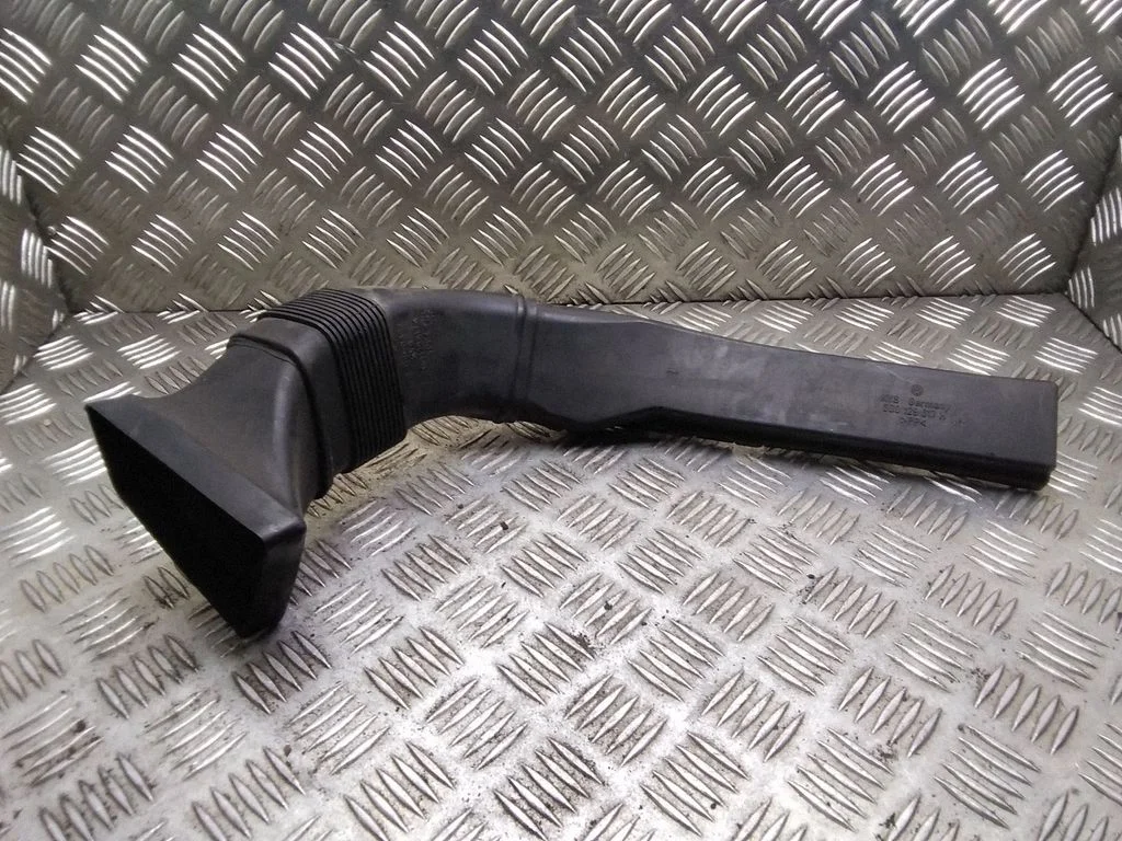 Air intake duct part – Volkswagen Phaeton (2002-2016)