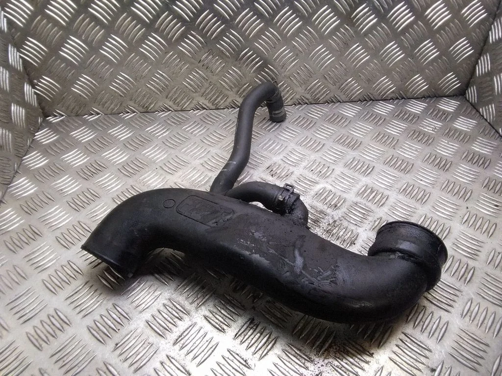 Air intake duct part – Opel Vectra C (2005-2009)