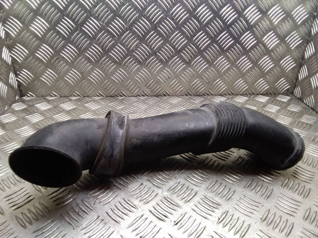 Air intake duct part – Volkswagen Touareg I (2002-2010)
