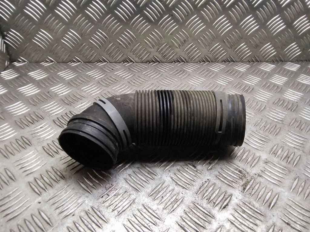 Gaisa ieplūdes kanāla detaļa (-as) – Volkswagen Touran I (2003-2010)