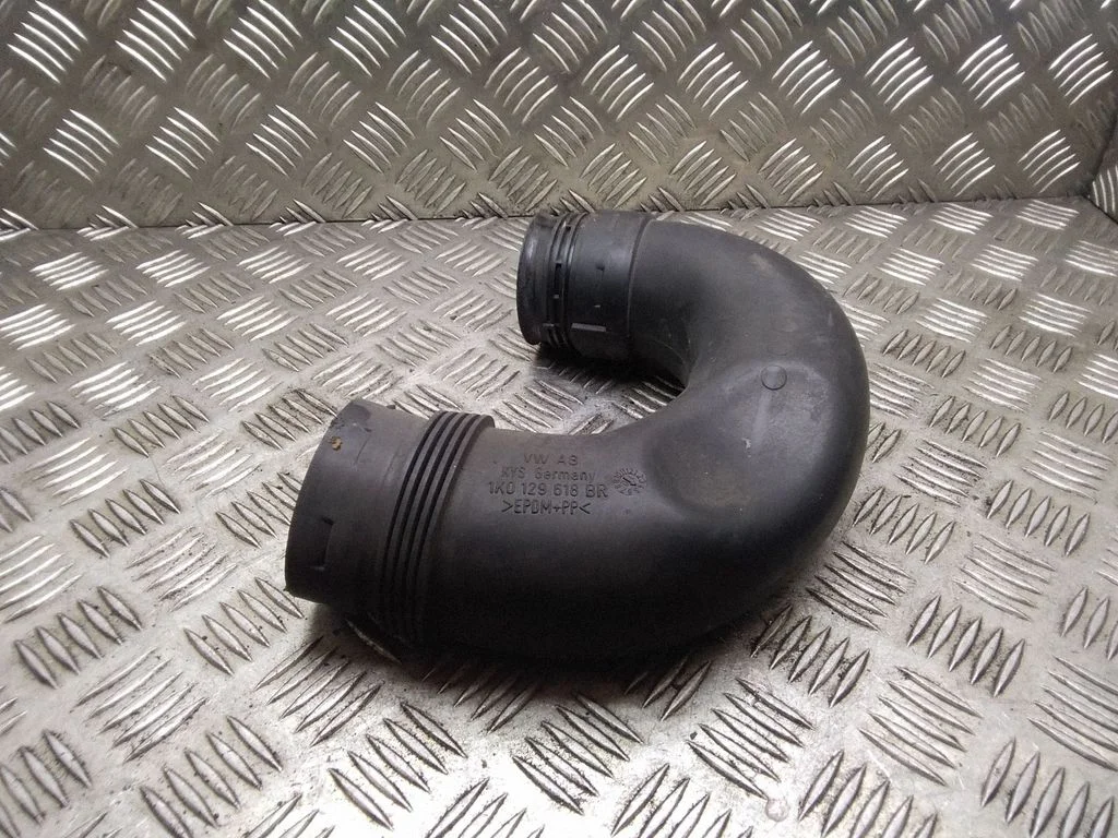 Gaisa ieplūdes kanāla detaļa (-as) – Volkswagen Touran I (2003-2010)