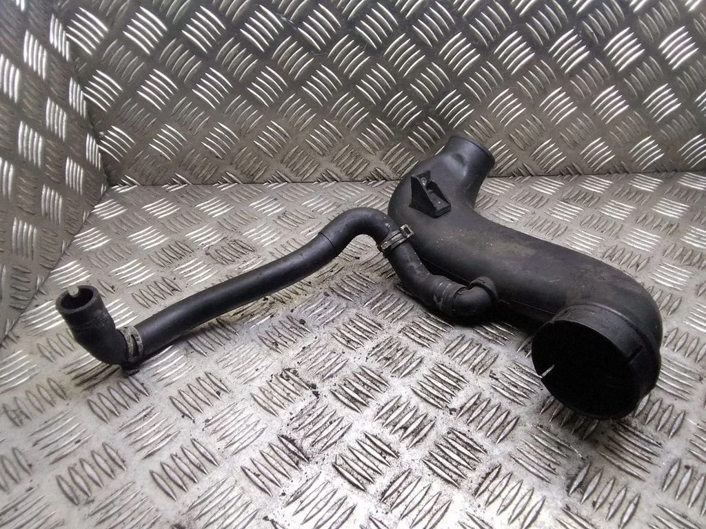 Gaisa caurule uz turbīnu – Opel Zafira B (2005-2014)