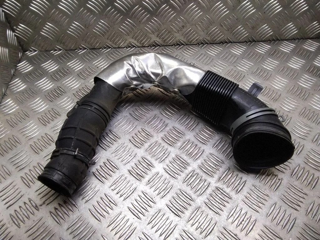 Gaisa caurule uz turbīnu 3D0837617D