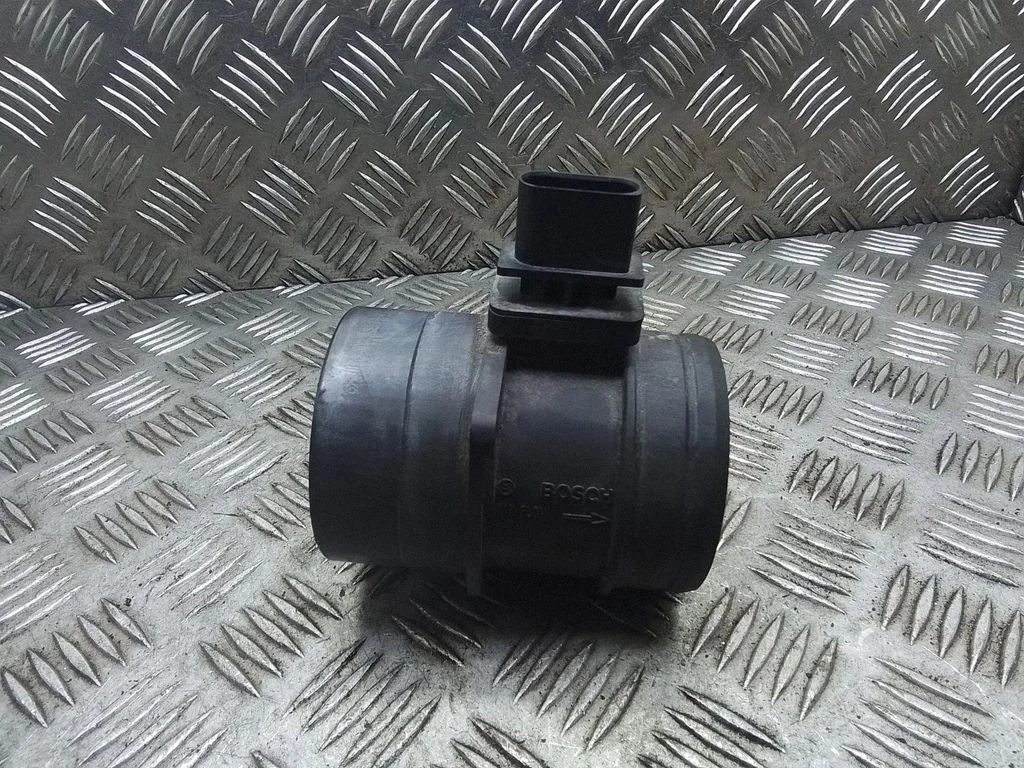 Przepływomierz powietrza 03G906461C