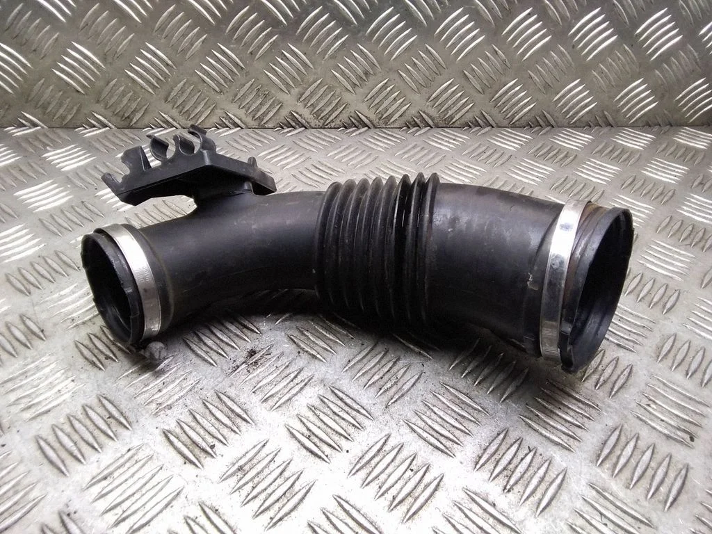 Õhu sisselaske voolik (-ud)/ toru (-d) – Audi A5 8T 8F (2007-2016)