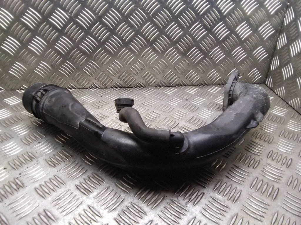 Air intake hose/pipe – Nissan Qashqai (2010-2014)