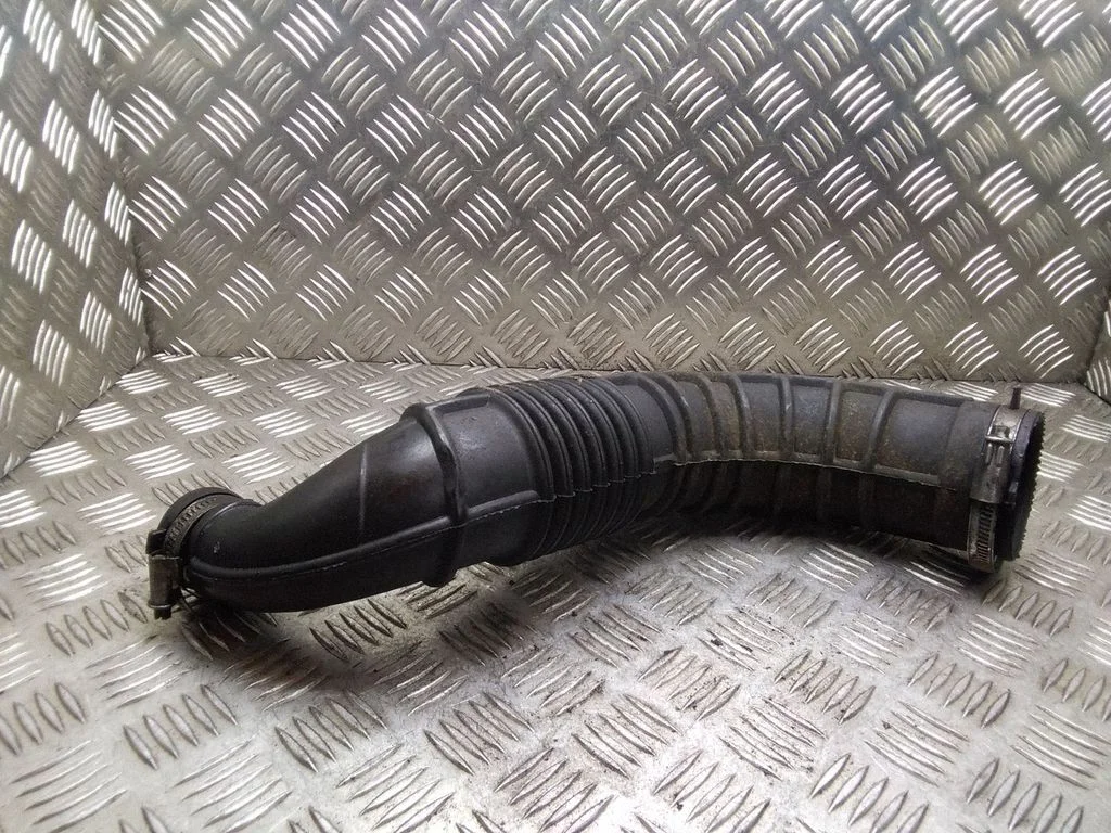 Air intake hose/pipe – Nissan Qashqai (2006-2010)