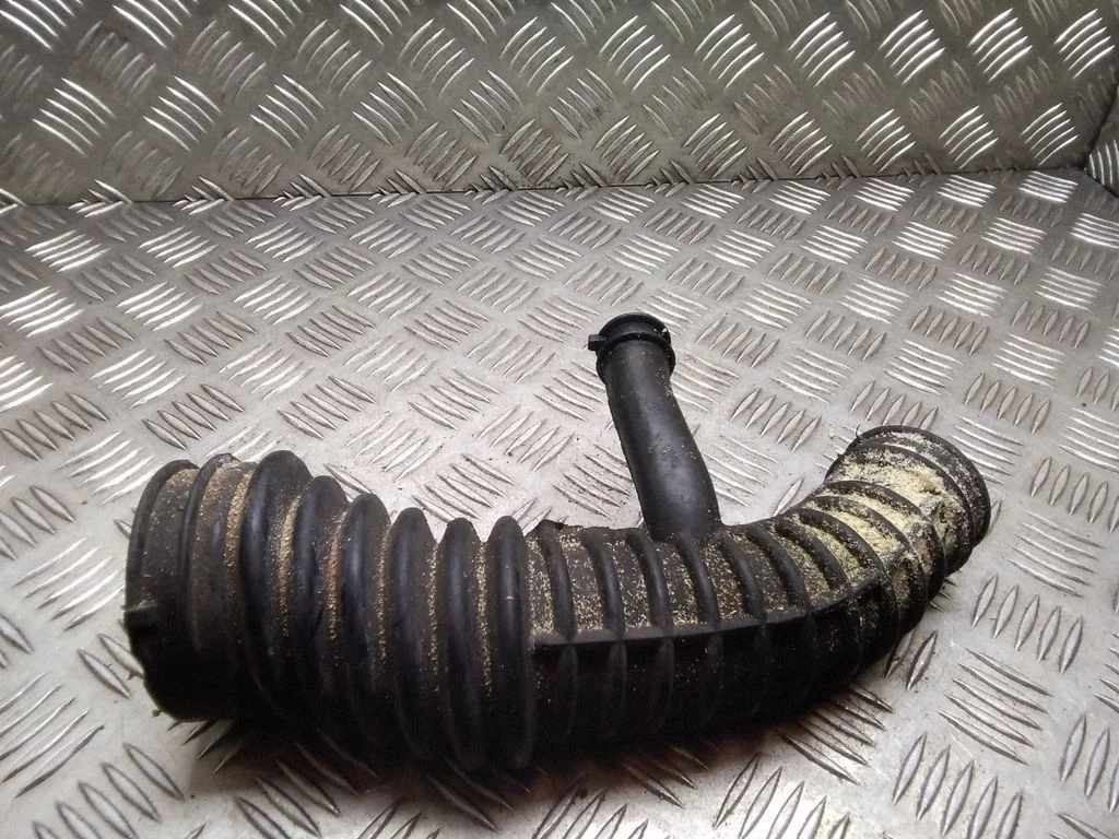 Air intake hose/pipe – Ford Mondeo Mk III (2000-2007)