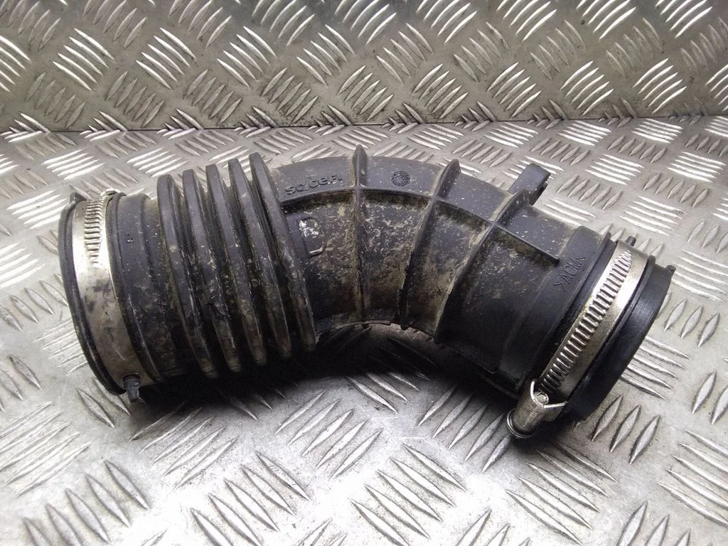 Air intake hose/pipe – Nissan Qashqai (2010-2014)