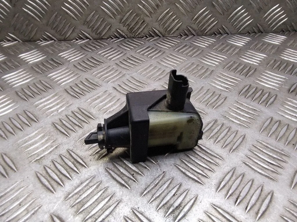 Zamek klapki wlewu paliwa – Citroen C4 I (2004-2010)