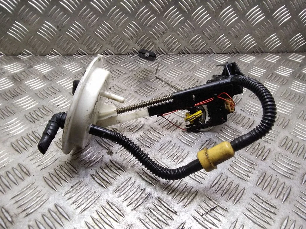 Kütusetaseme andur – BMW 5-seeria E60 E61 (2004-2010)