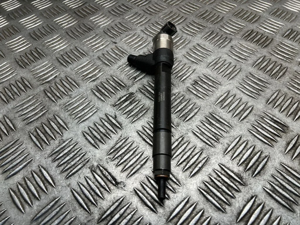 Fuel injector – Opel Astra K (2015-2021)
