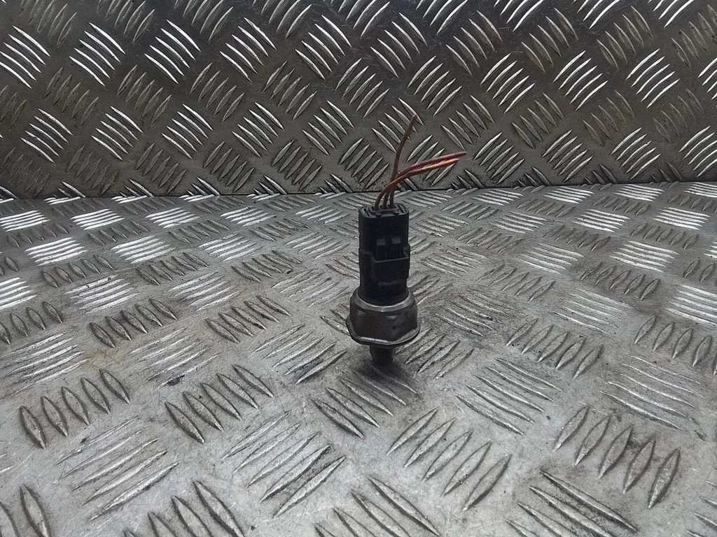 Fuel pressure sensor – Volvo V70 (2008-2013)