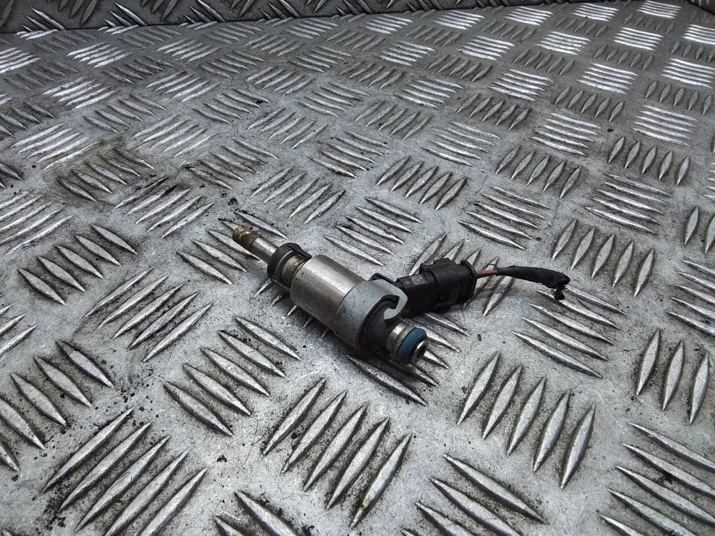 Fuel injector – Volkswagen Passat CC (2008-2016)
