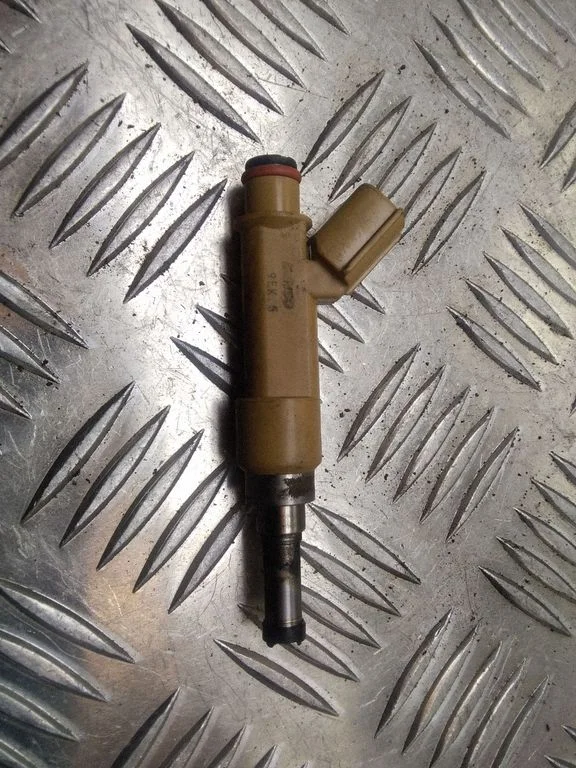 Sprausla (-as) (inžektors (-i)) – Toyota Prius (XW30) (2009-2015)