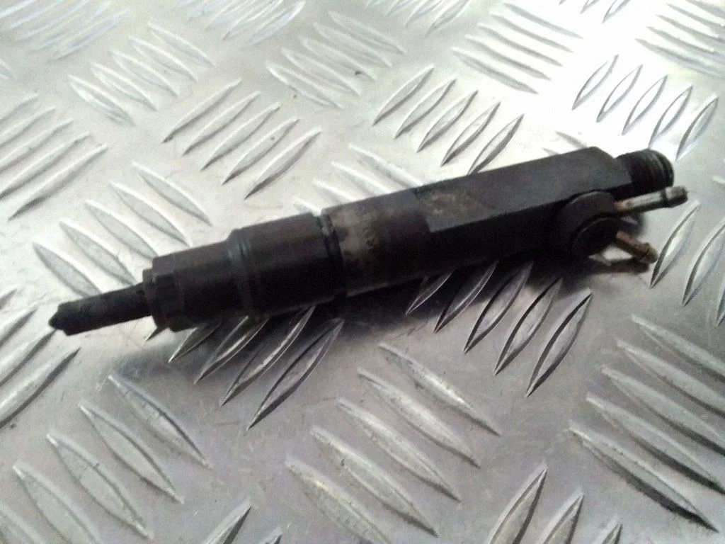 Fuel injector – Volkswagen Transporter - Caravelle T4 (1991-2003)