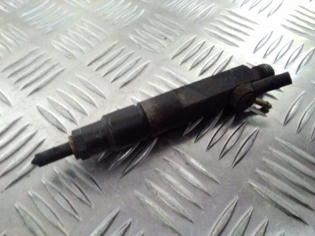 Fuel injector – Volkswagen Transporter - Caravelle T4 (1991-2003)