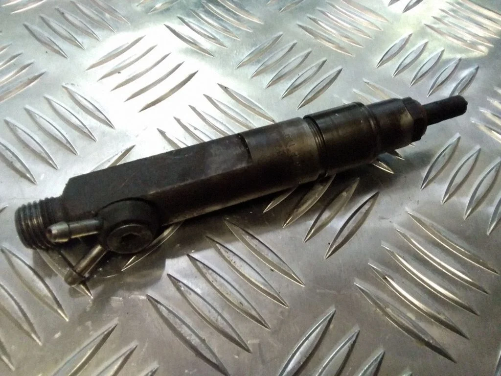 Fuel injector – Volkswagen Transporter - Caravelle T4 (1991-2003)