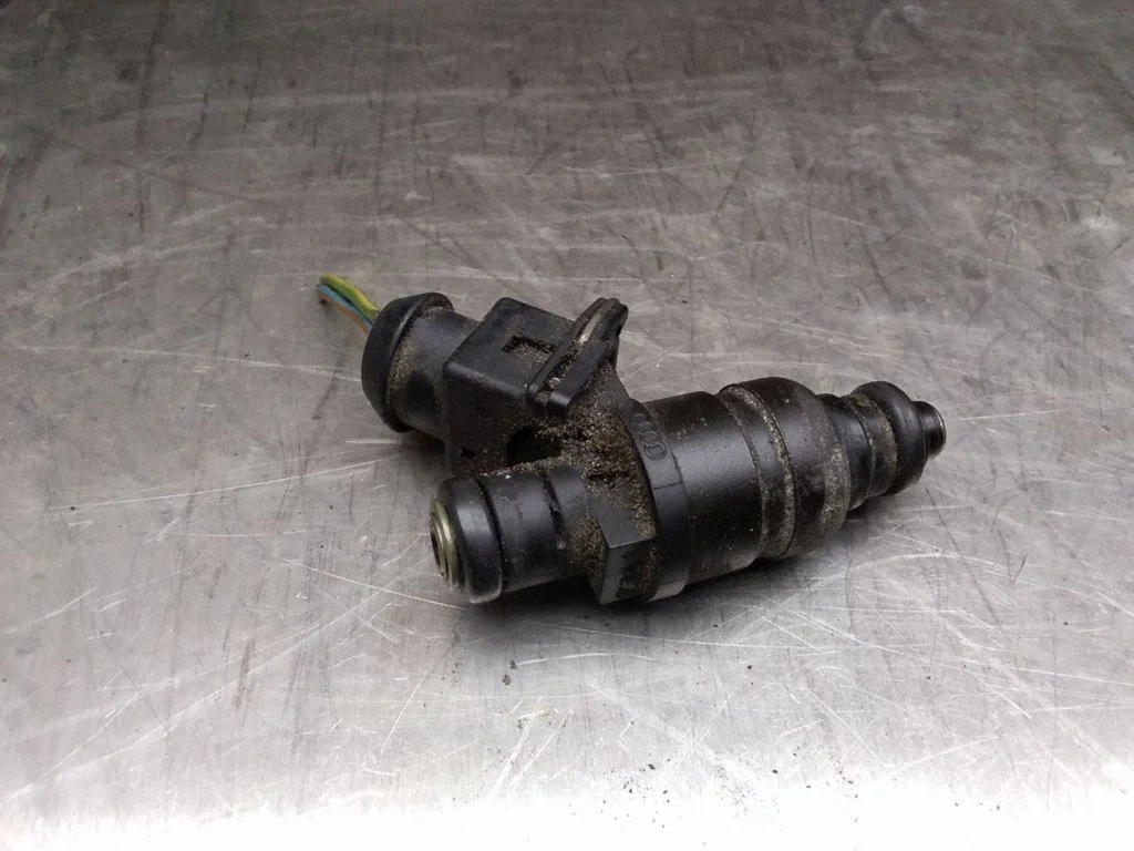 Sprausla (-as) (inžektors (-i)) – Audi A6 S6 C5 4B (1997-2005)