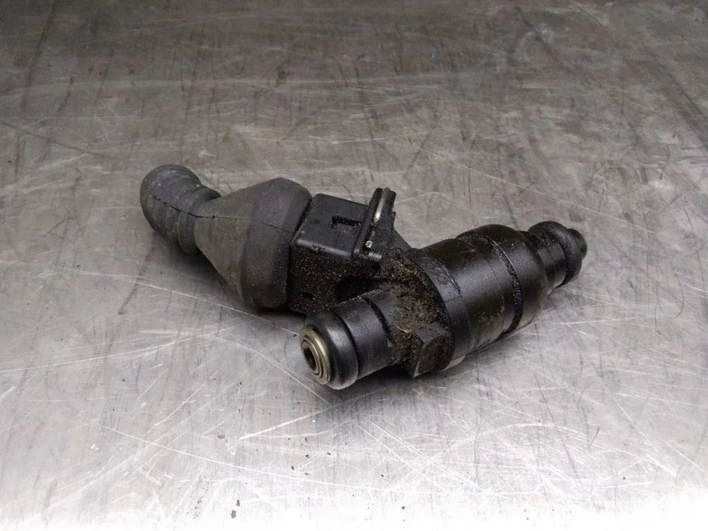 Sprausla (-as) (inžektors (-i)) – Audi A6 S6 C5 4B (1997-2005)