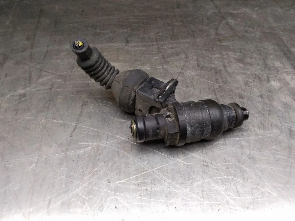 Sprausla (-as) (inžektors (-i)) – Audi A6 S6 C5 4B (1997-2005)