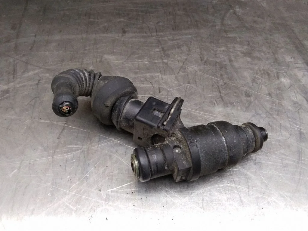 Sprausla (-as) (inžektors (-i)) – Audi A6 S6 C5 4B (1997-2005)