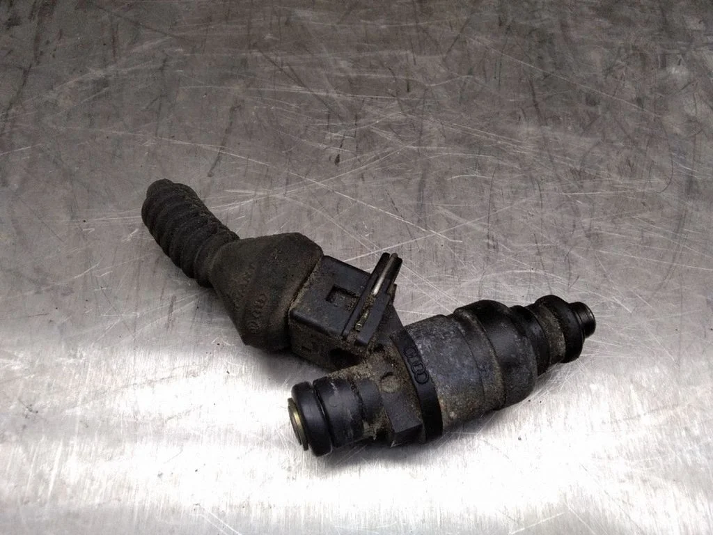 Sprausla (-as) (inžektors (-i)) – Audi A6 S6 C5 4B (1997-2005)