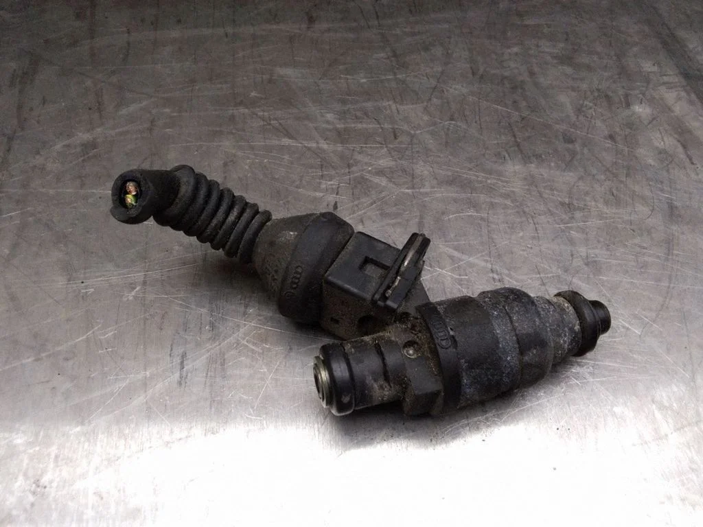 Sprausla (-as) (inžektors (-i)) – Audi A6 S6 C5 4B (1997-2005)