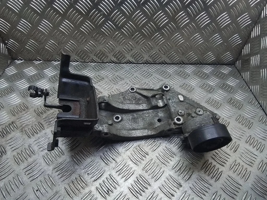 Generator/alternator bracket – Volvo S40 (2004-2007)
