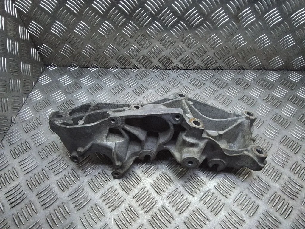 Generaatori kronstein – Opel Vivaro (2001-2014)