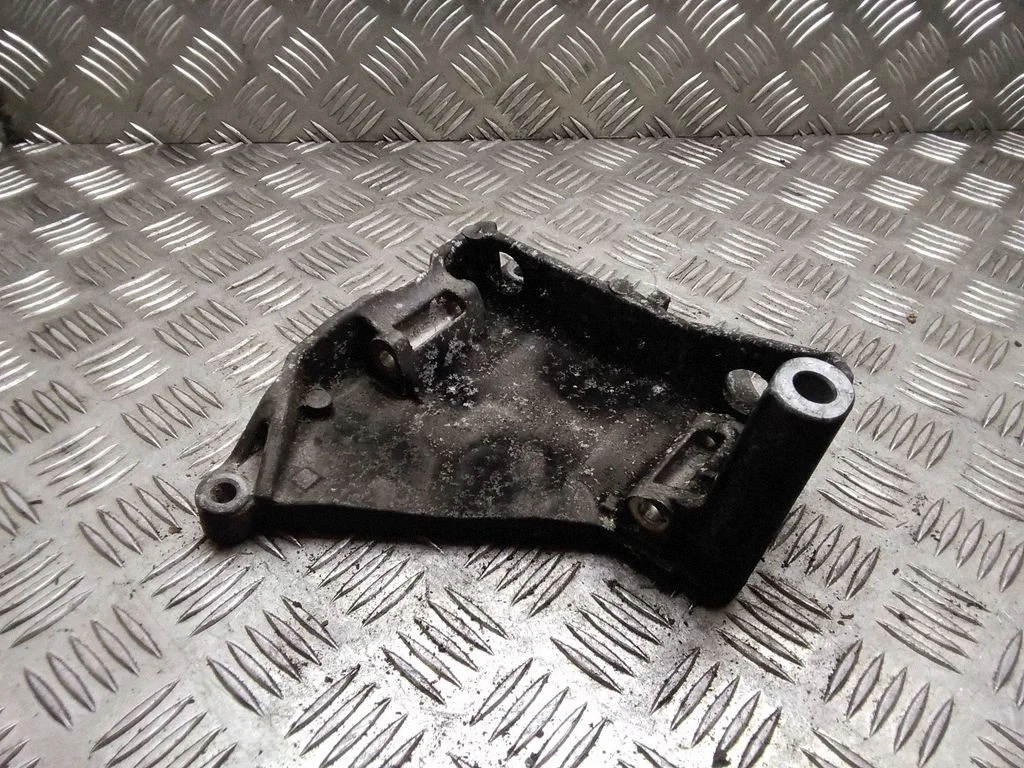 Wspornik alternatora – Volkswagen Touareg I (2002-2010)