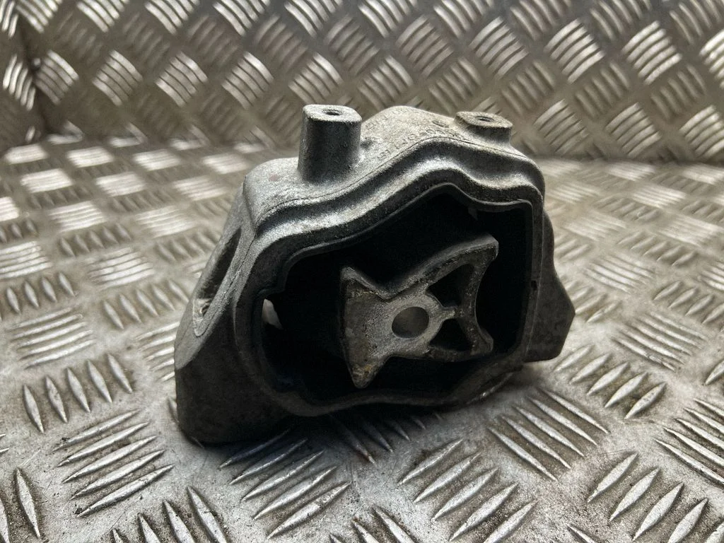 Dzinēja spilvens – Volvo XC60 (2009-2013)
