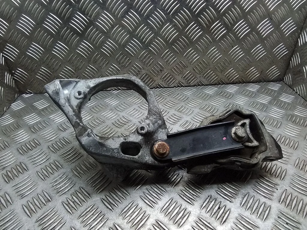 Dzinēja spilvens – Volvo V60 (2013-2018)