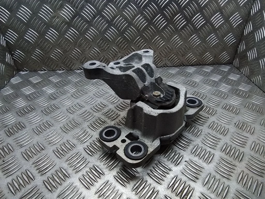 Dzinēja spilvens – Volvo V60 (2013-2018)