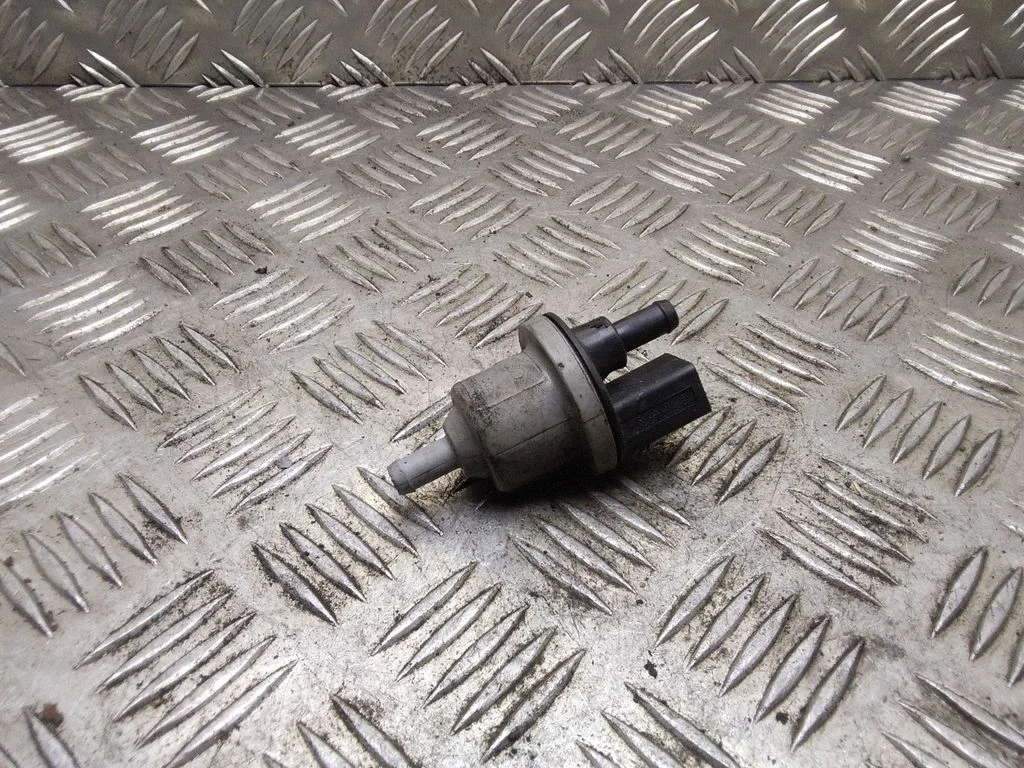 Vacuum valve – Audi A3 S3 8P (2003-2012)