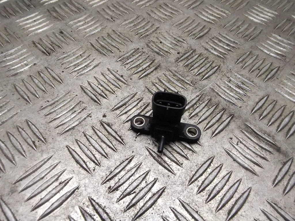 Vacuum valve – Subaru Legacy (2004-2006)