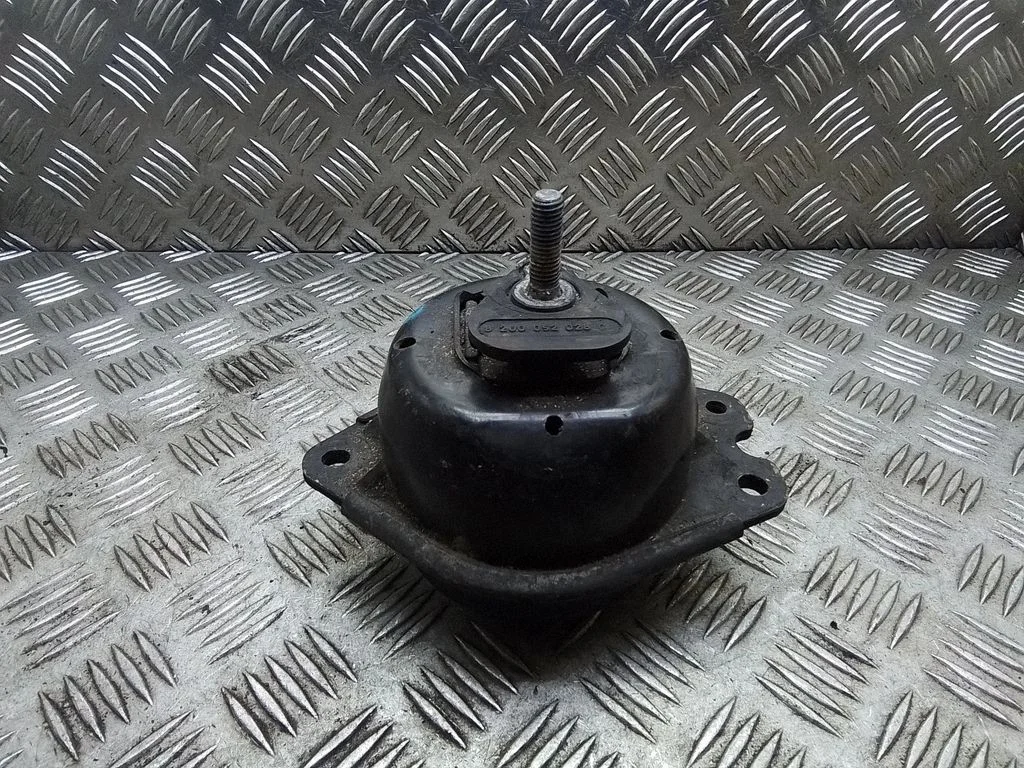 Engine mount bracket – Renault Laguna II (2001-2007)