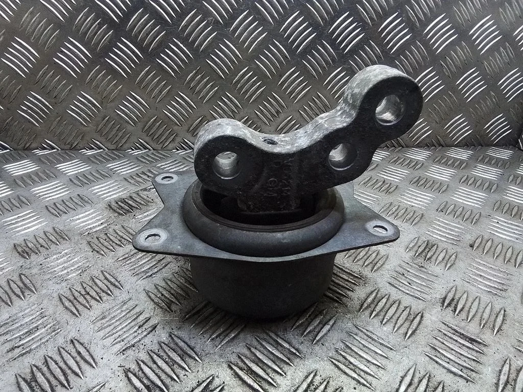 Engine mount bracket – Saab 9-3 Ver2 (2003-2007)