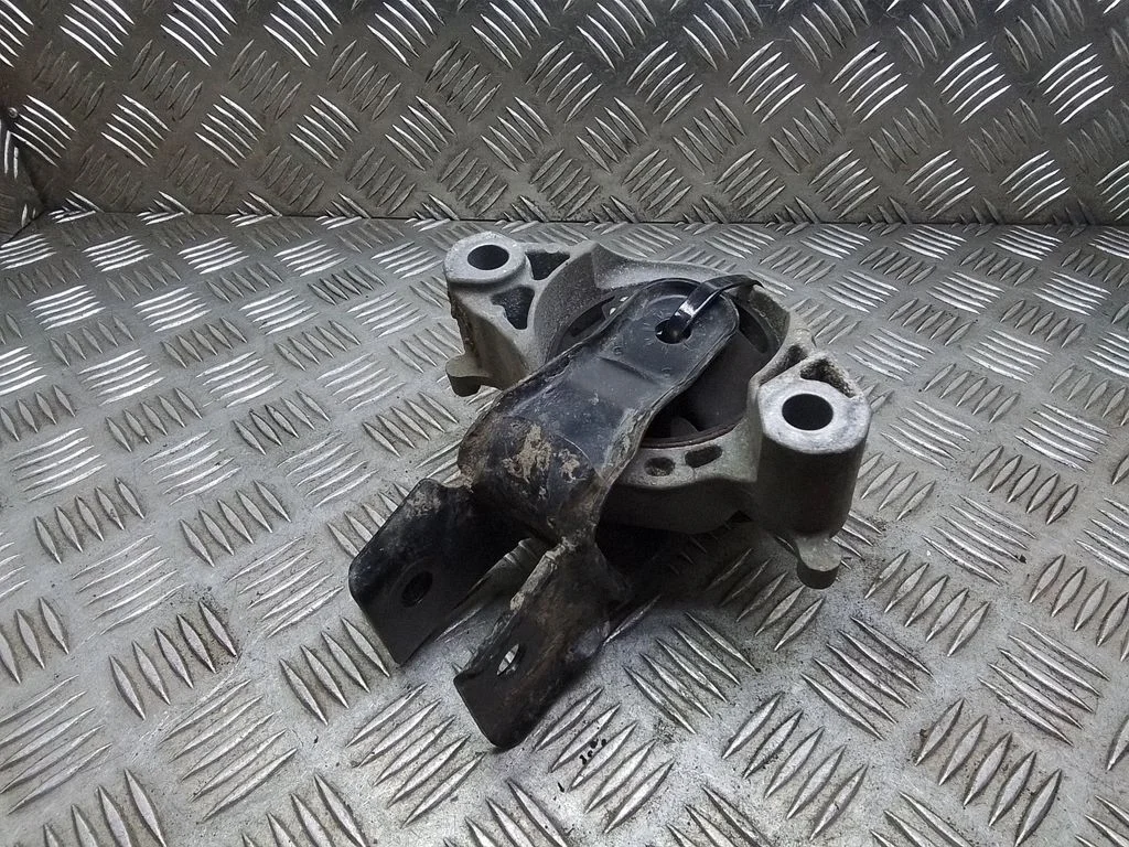 Engine mount bracket – Citroen Jumpy (2016-)