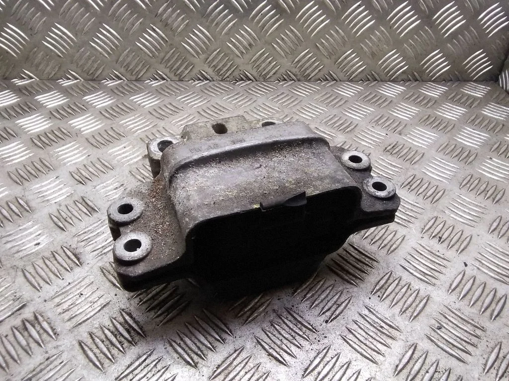 Dzinēja spilvens 1K0199555