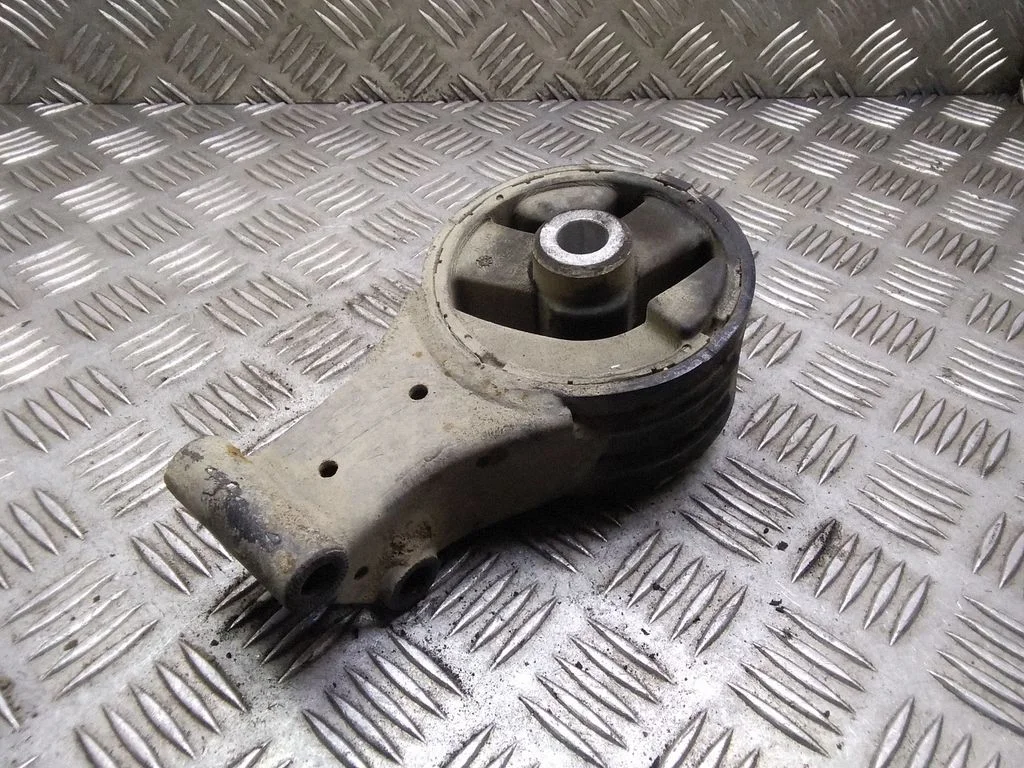 Engine mount bracket – Opel Vectra C (2005-2009)