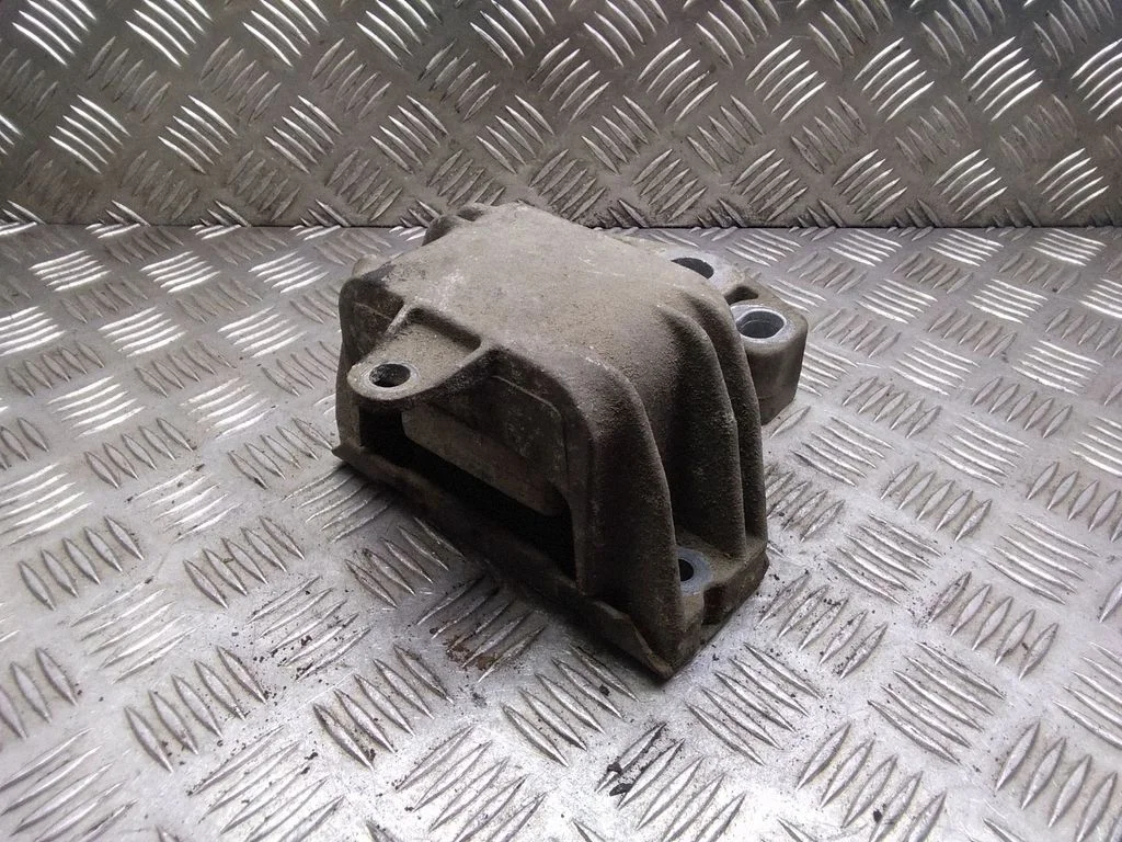 Dzinēja spilvens – Ford Galaxy (2000-2006)