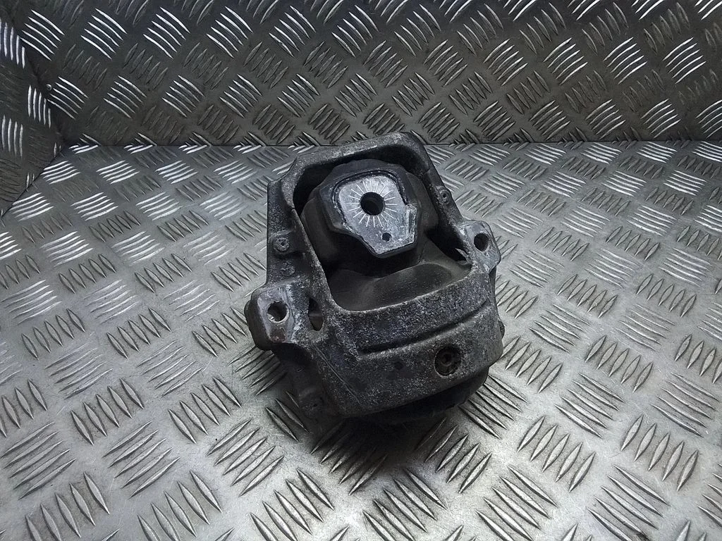 Dzinēja spilvens – Audi A4 Allroad B8 (2008-2016)