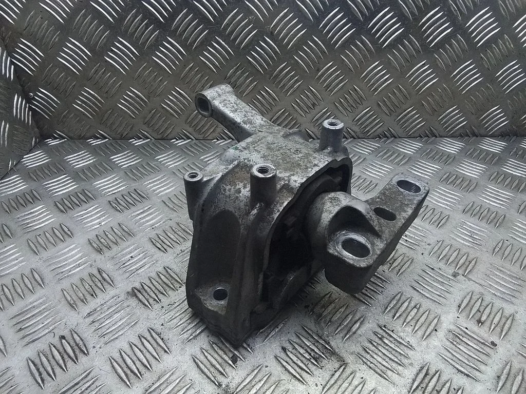 Dzinēja spilvens 5N0199262
