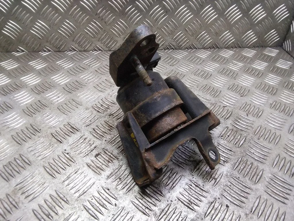 Engine mount bracket – Toyota Corolla Verso AR10 (2004-2009)