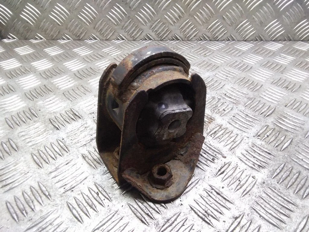 Engine mount bracket – Toyota Corolla Verso AR10 (2004-2009)