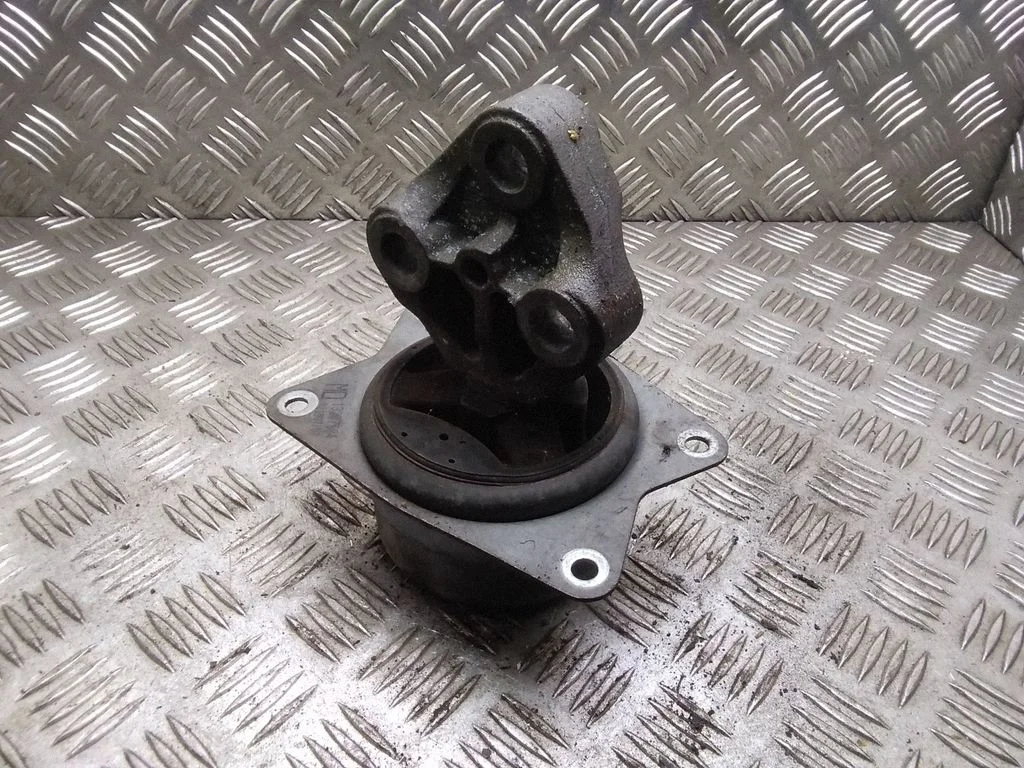 Dzinēja spilvens – Opel Vectra C (2005-2009)