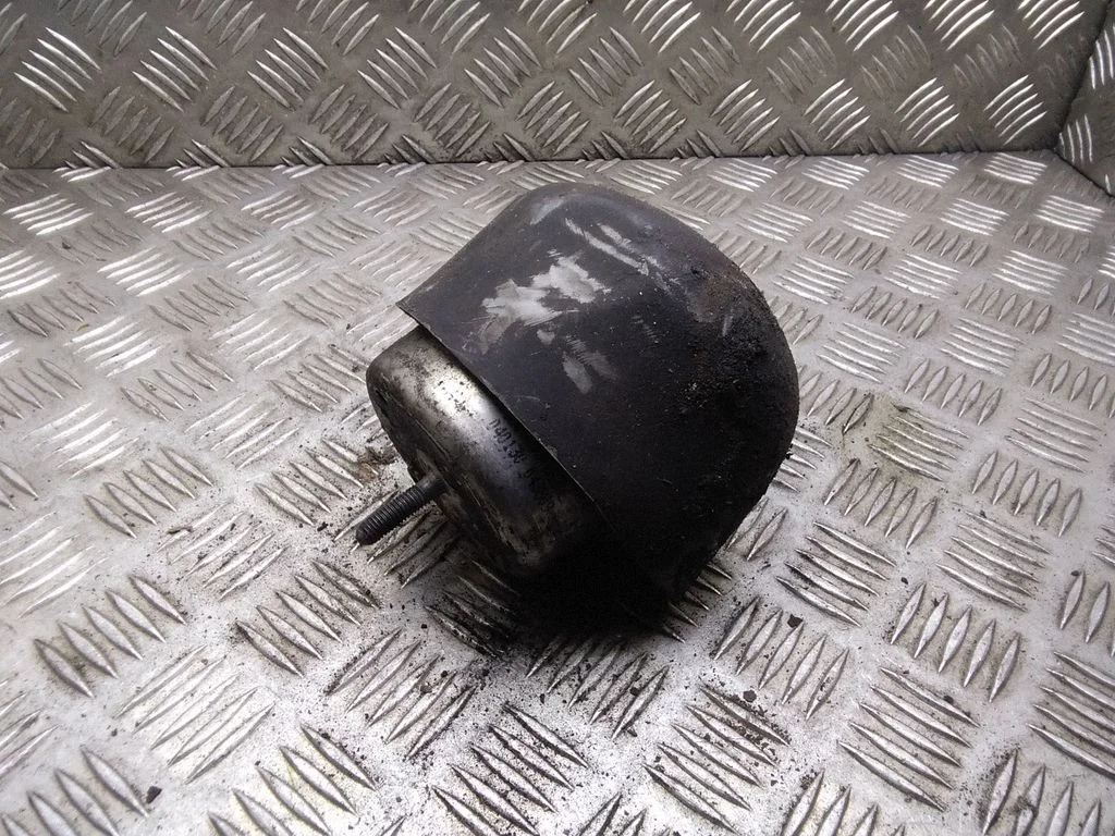 Dzinēja spilvens – Volkswagen Passat B5.5 (2001-2005)