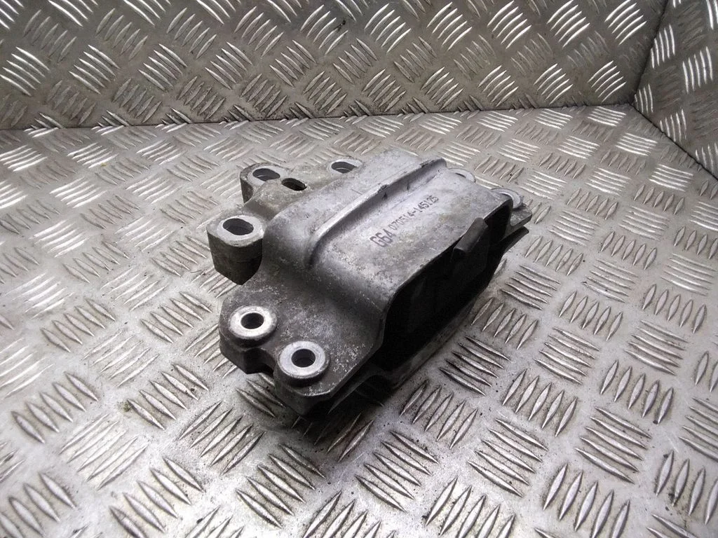 Dzinēja spilvens – Volkswagen Passat B5.5 (2001-2005)