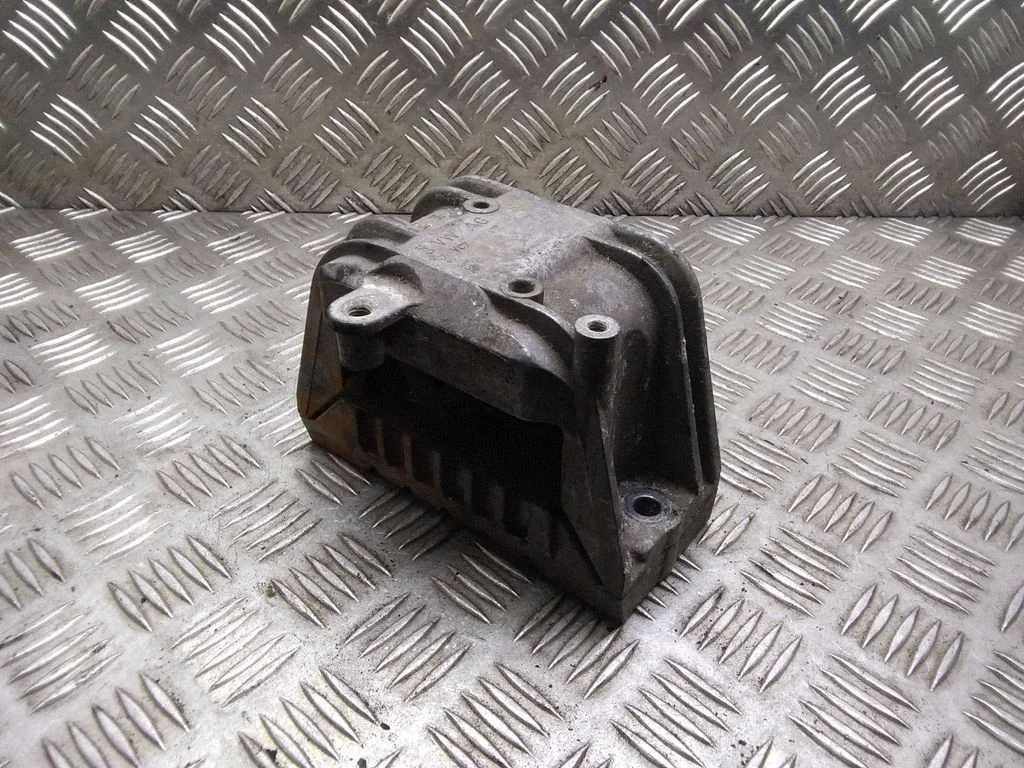 Dzinēja spilvens – Volkswagen Passat B5.5 (2001-2005)